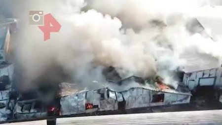 Rusiyanın bu bazarında güclü yanğın oldu - VİDEO Rusiyanın bu bazarında güclü yanğın oldu - VİDEO