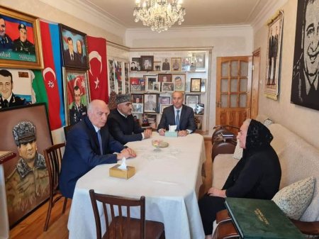 Zakir Fərəcov Polad Həşimovun anası ilə görüşdü Zakir Fərəcov Polad Həşimovun anası ilə görüşdü