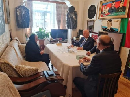Zakir Fərəcov Polad Həşimovun anası ilə görüşdü Zakir Fərəcov Polad Həşimovun anası ilə görüşdü