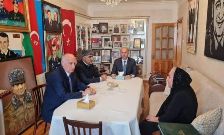 Zakir Fərəcov Polad Həşimovun anası ilə görüşdü Zakir Fərəcov Polad Həşimovun anası ilə görüşdü