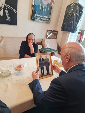 Zakir Fərəcov Polad Həşimovun anası ilə görüşdü Zakir Fərəcov Polad Həşimovun anası ilə görüşdü