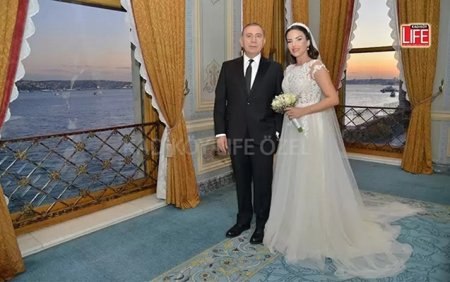 57 yaşlı CHP-li deputatın nikahı müzakirələrə səbəb oldu - Fotolar 57 yaşlı CHP-li deputatın nikahı müzakirələrə səbəb oldu - Fotolar