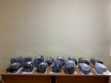 İrandan Azərbaycana 43 kq narkotik keçirmək istədilər - FOTOLAR İrandan Azərbaycana 43 kq narkotik keçirmək istədilər - FOTOLAR