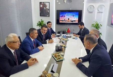 Müdafiə Nazirliyinin rəhbər heyəti “Dubai Airshow 2023” sərgisində iştirak edir - FOTO Müdafiə Nazirliyinin rəhbər heyəti “Dubai Airshow 2023” sərgisində iştirak edir - FOTO